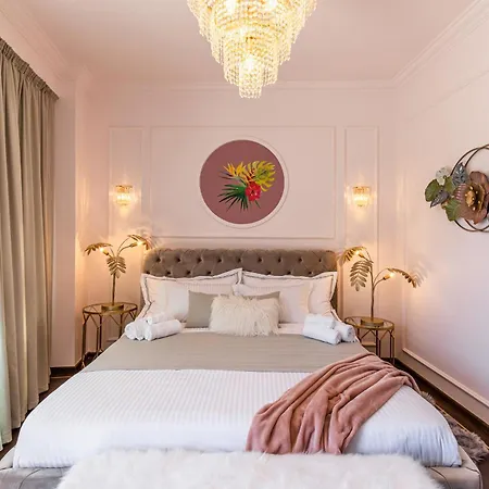 Old Town Luxury With Balcony