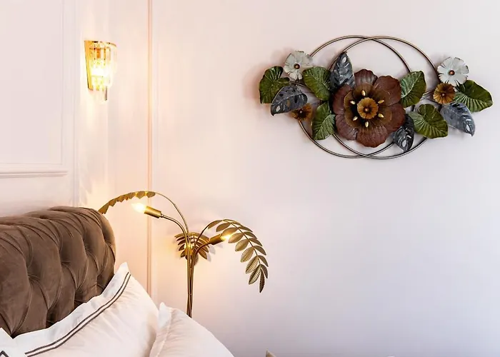 Old Town Luxury With Balcony