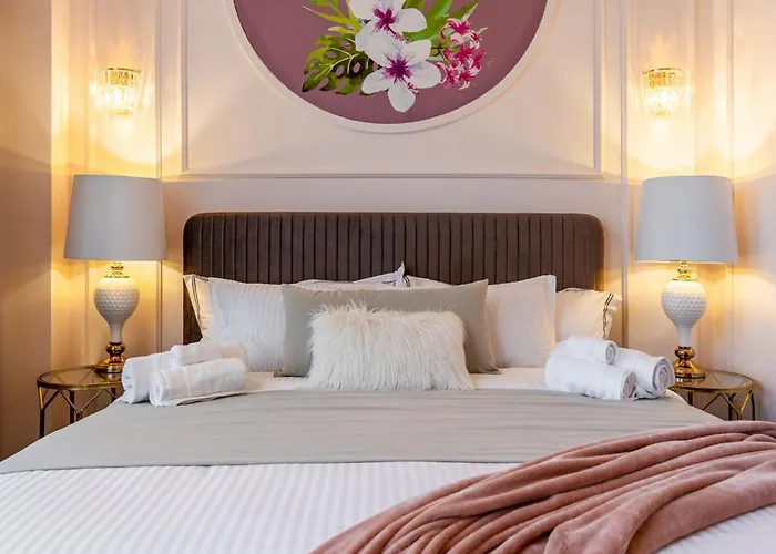 Old Town Luxury With Balcony