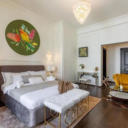 Old Town Luxury With Balcony