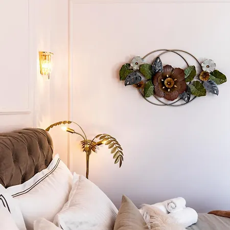 Old Town Luxury With Balcony