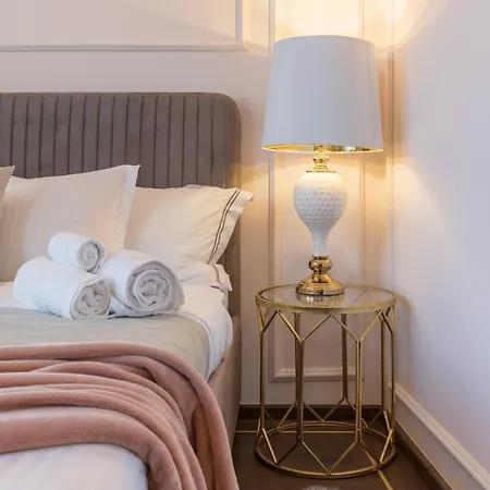 Lejlighed Old Town Luxury With Balcony Bukarest