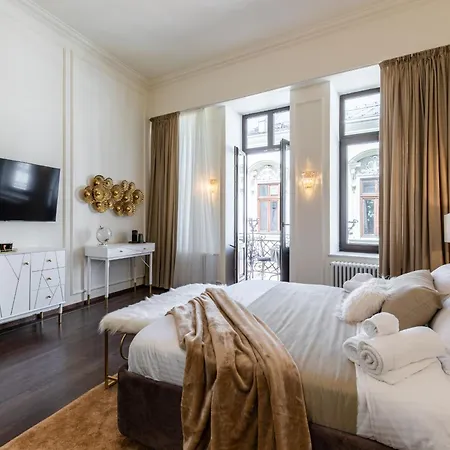 Old Town Luxury With Balcony *