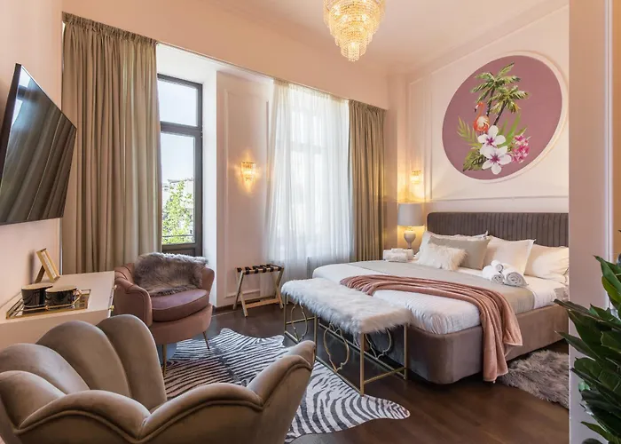 Old Town Luxury With Balcony