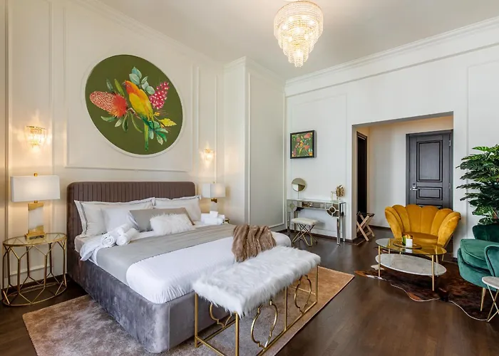 Old Town Luxury With Balcony