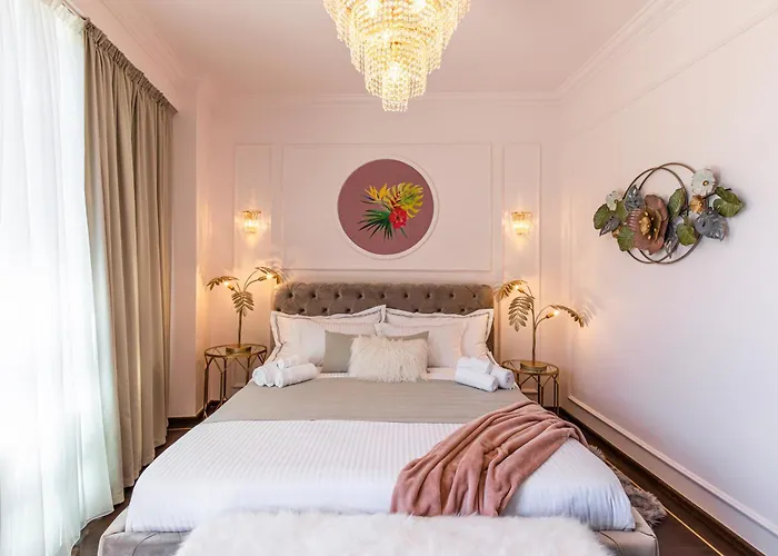 Old Town Luxury With Balcony