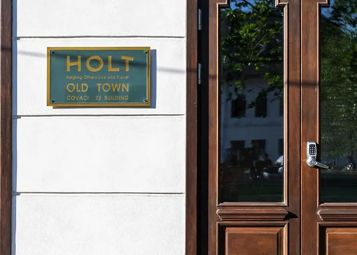 Old Town Luxury With Balcony