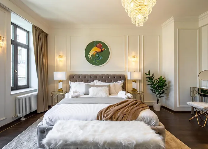 Old Town Luxury With Balcony