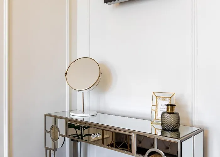 Old Town Luxury With Balcony Apartamento