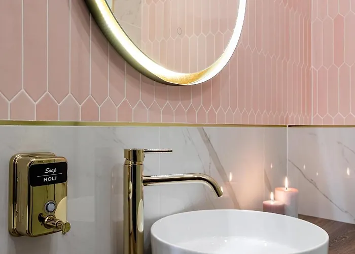 Old Town Luxury With Balcony Apartament