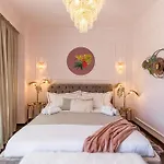 Old Town Luxury With Balcony