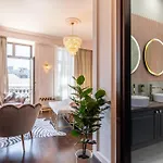 Old Town Luxury With Balcony