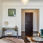 Old Town Luxury With Balcony
