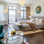 Old Town Luxury With Balcony *