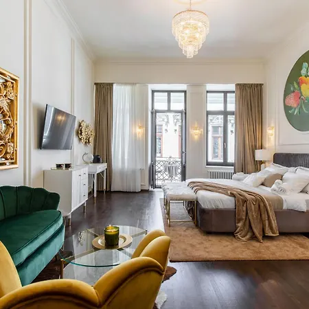 Old Town Luxury With Balcony *