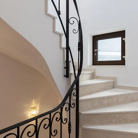 Old Town Luxury With Balcony Apartament