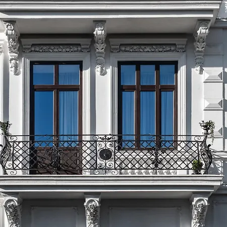 Old Town Luxury With Balcony Boekarest