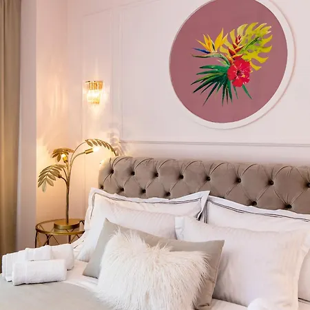 Old Town Luxury With Balcony Bukareszt