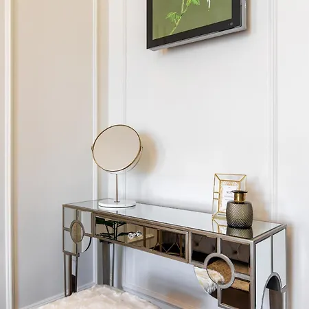Old Town Luxury With Balcony Apartament