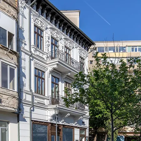 Old Town Luxury With Balcony Apartament