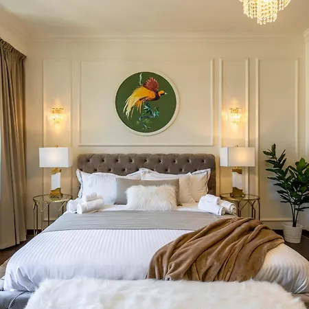 Old Town Luxury With Balcony