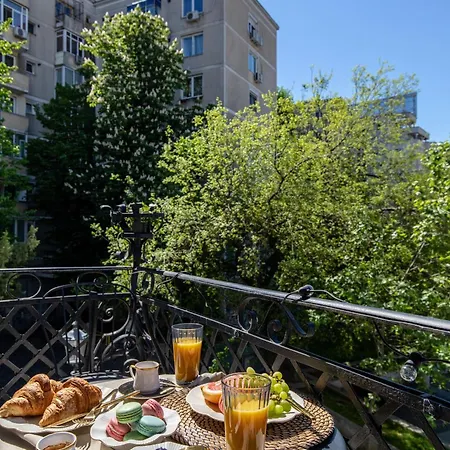Old Town Luxury With Balcony Apartament