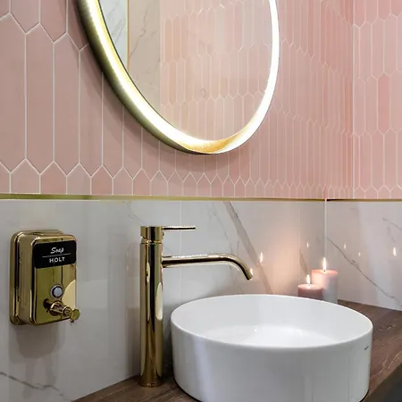 Old Town Luxury With Balcony Apartamento