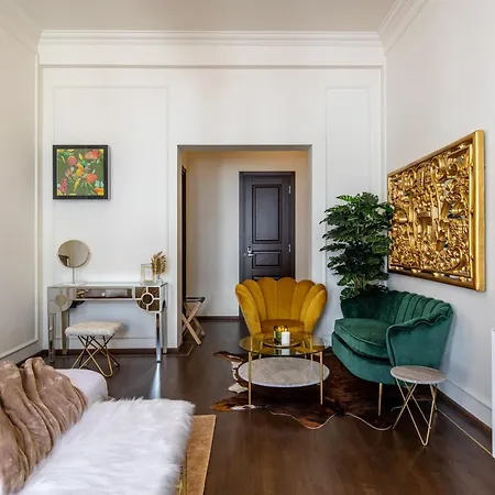 Old Town Luxury With Balcony *