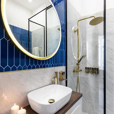 Old Town Luxury With Balcony Bukareszt