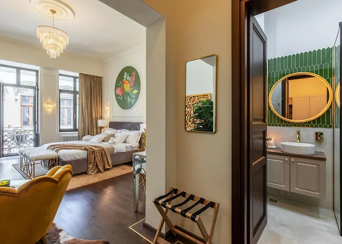Old Town Luxury With Balcony Boekarest