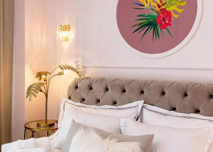 Old Town Luxury With Balcony Boekarest
