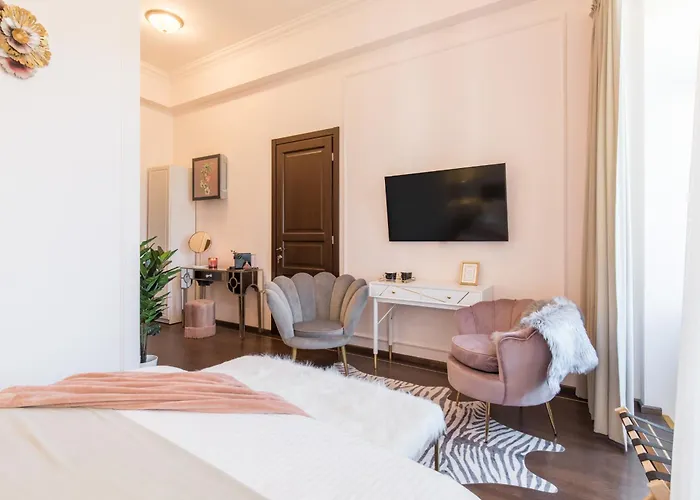 Old Town Luxury With Balcony * Boekarest