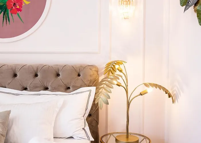 Old Town Luxury With Balcony Апартаменти Бухарест