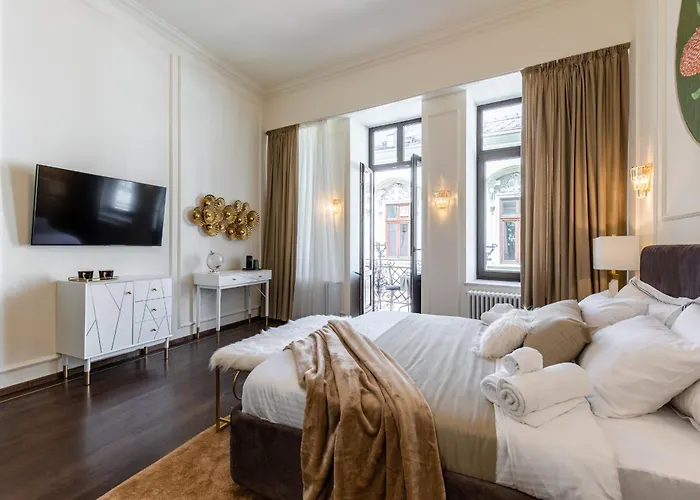 Old Town Luxury With Balcony *