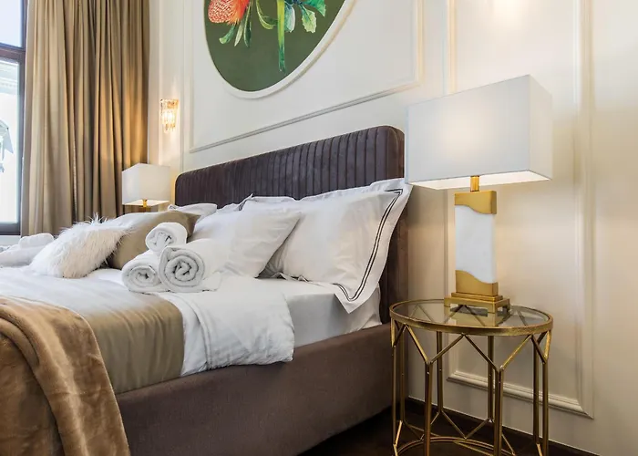 Old Town Luxury With Balcony Апартаменти Бухарест