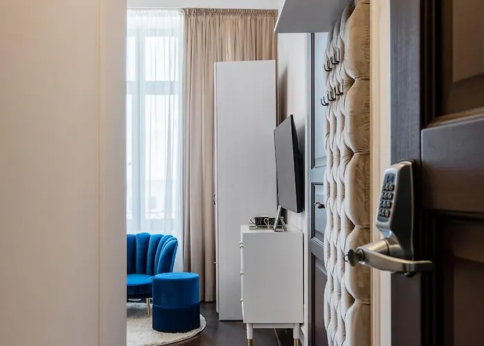 Old Town Luxury With Balcony Апартаменти Бухарест